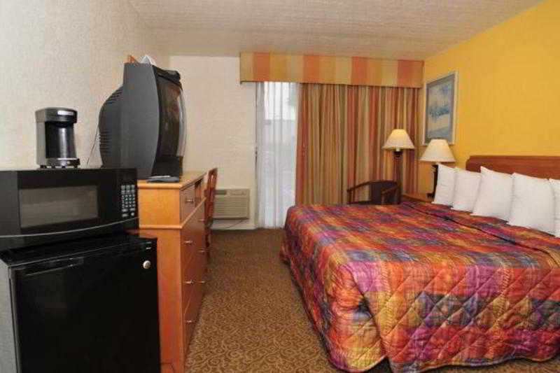 Days Inn By Wyndham Neptune Beach แจ็กสันวิลล์บีช ภายนอก รูปภาพ