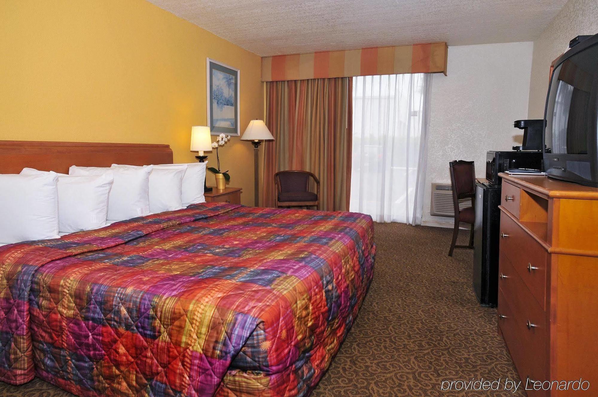 Days Inn By Wyndham Neptune Beach แจ็กสันวิลล์บีช ภายนอก รูปภาพ