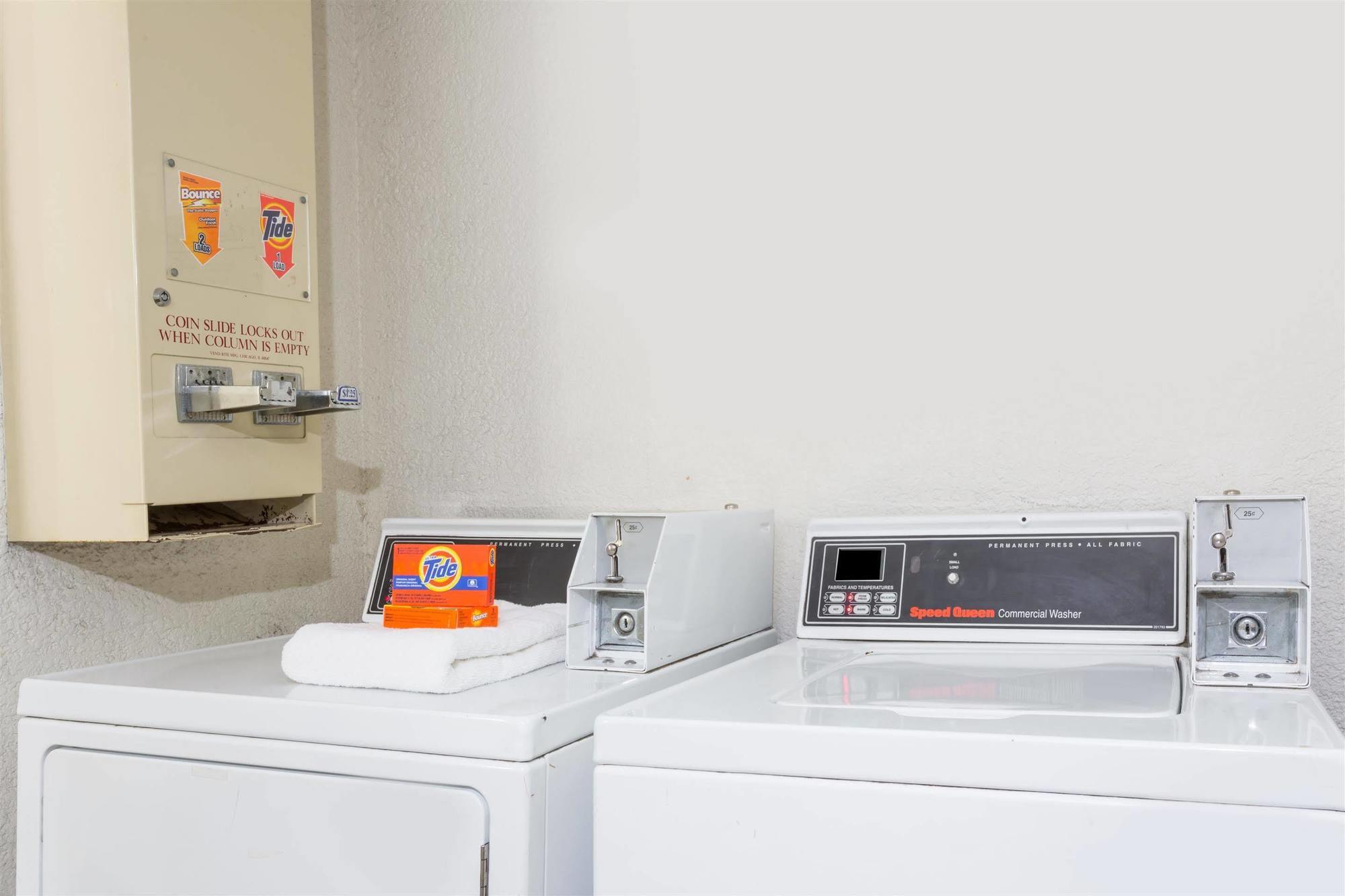 Days Inn By Wyndham Neptune Beach แจ็กสันวิลล์บีช ภายนอก รูปภาพ